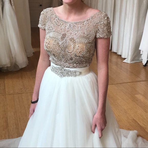 Wedding dress - Picture 2 of 3